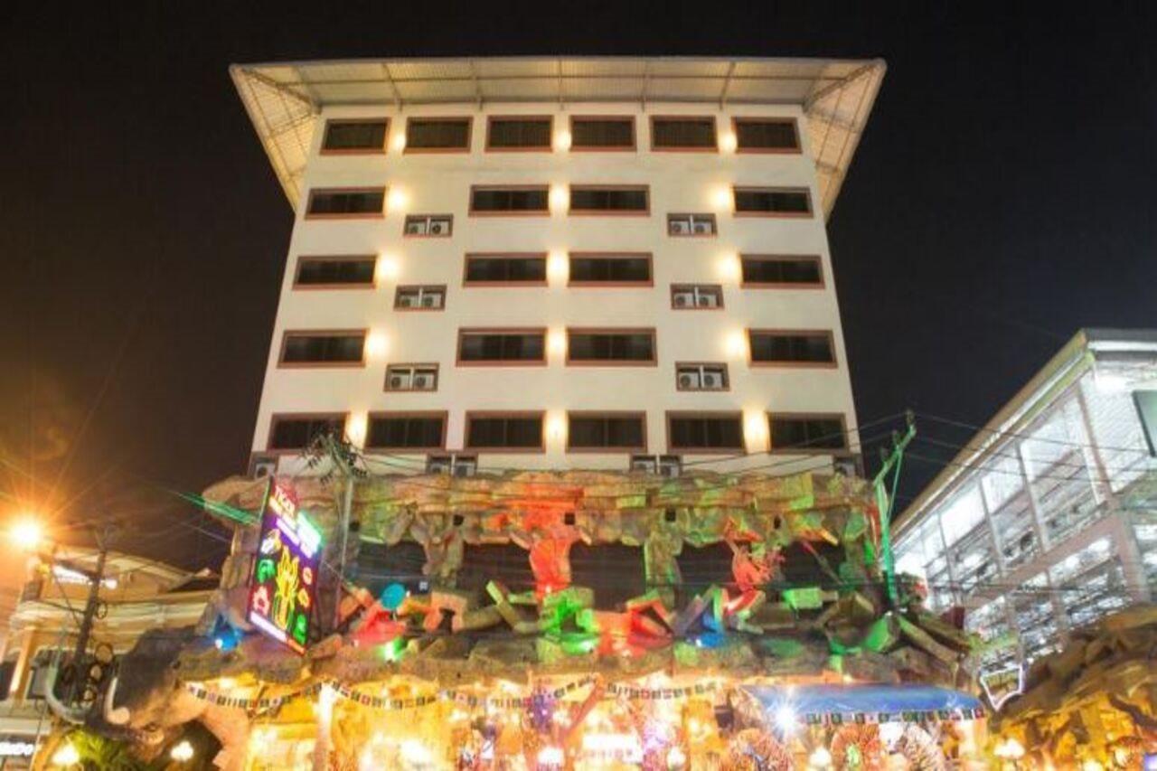 Tiger Hotel Patong Bagian luar foto