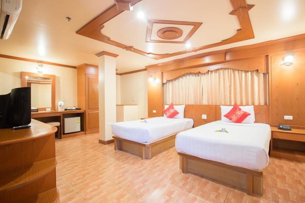 Tiger Hotel Patong Bagian luar foto