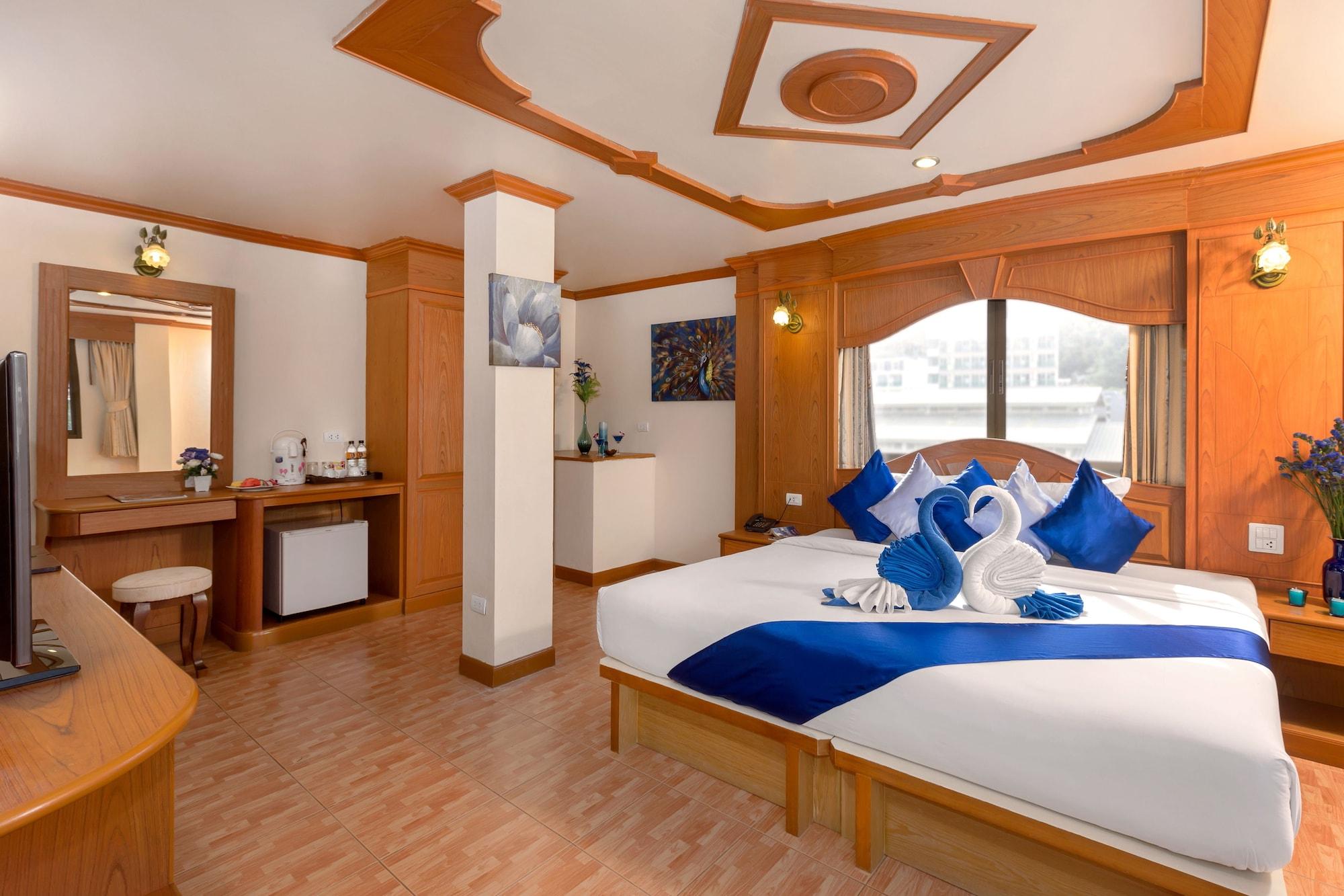 Tiger Hotel Patong Bagian luar foto