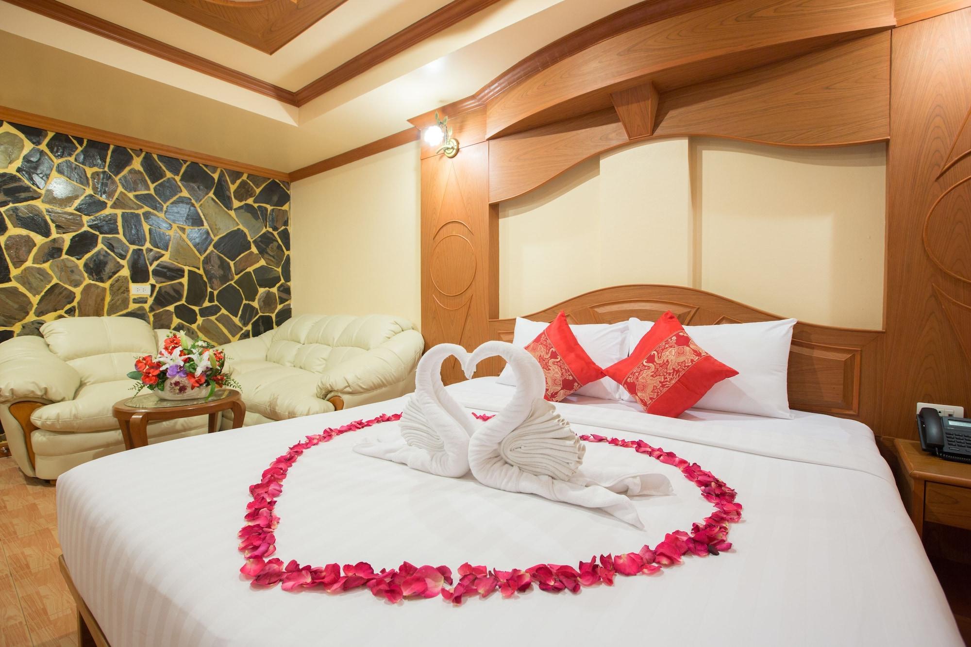 Tiger Hotel Patong Bagian luar foto