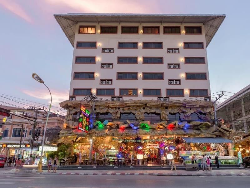 Tiger Hotel Patong Bagian luar foto