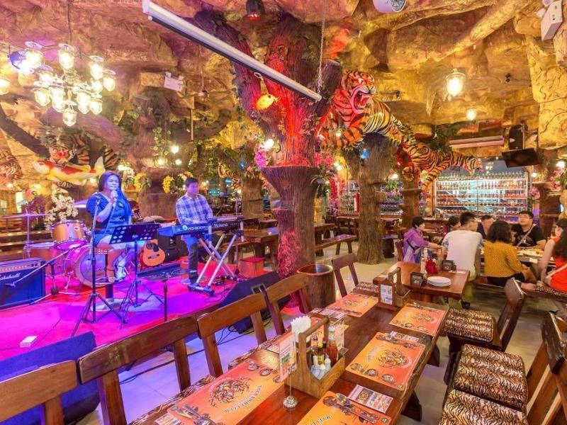 Tiger Hotel Patong Bagian luar foto