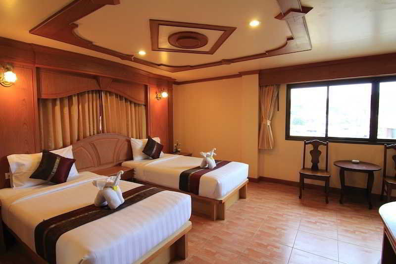 Tiger Hotel Patong Bagian luar foto