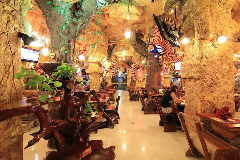 Tiger Hotel Patong Bagian luar foto