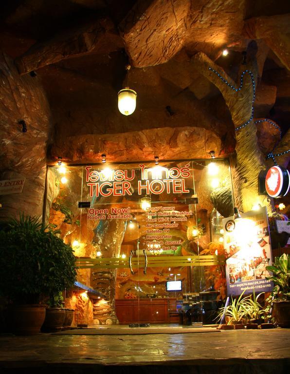 Tiger Hotel Patong Bagian luar foto